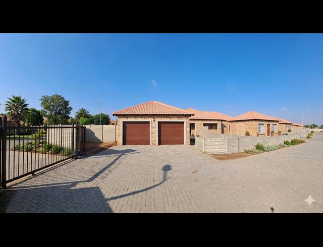 2 BEDROOM TOWNHOUSE RENTED IN RIVERSDALE